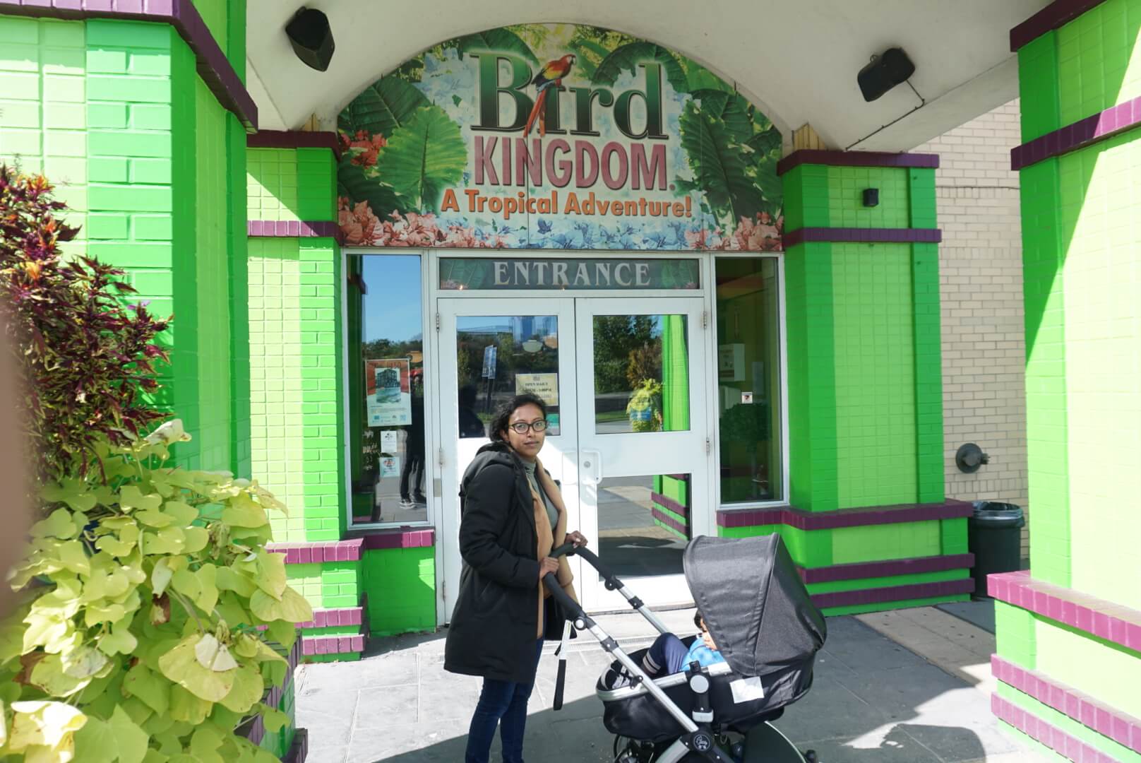 Family visiting bird kingdom niagara fall with kids.