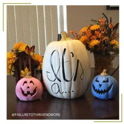 painted pumpkins to show pregnancy announcement is boy or girl