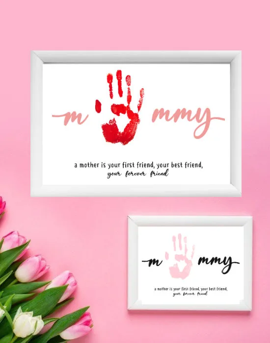 Mother's day handprint craft where it says mommy in cursive and the O is replaced with a  child's handprint 